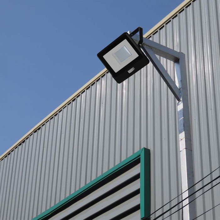 20259-a2_2 LED прожектор със сензор за движение 20W 3000K VT-128S V-TAC черен | AVStore