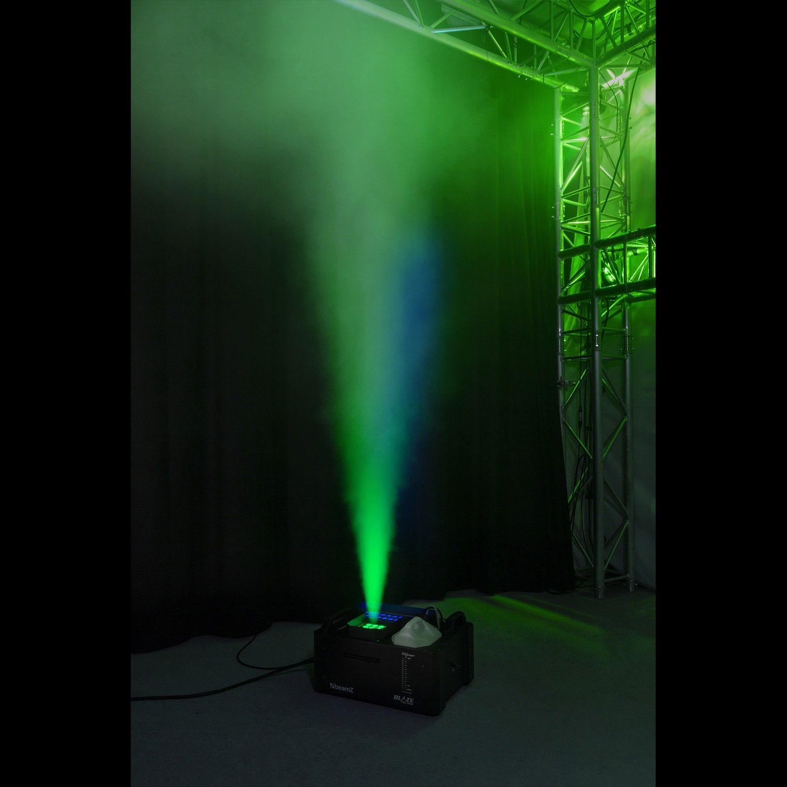 160547_effect1 Професионална пушек машина BeamZ BLAZE3500 48x4W 4in1 LED | AVStore